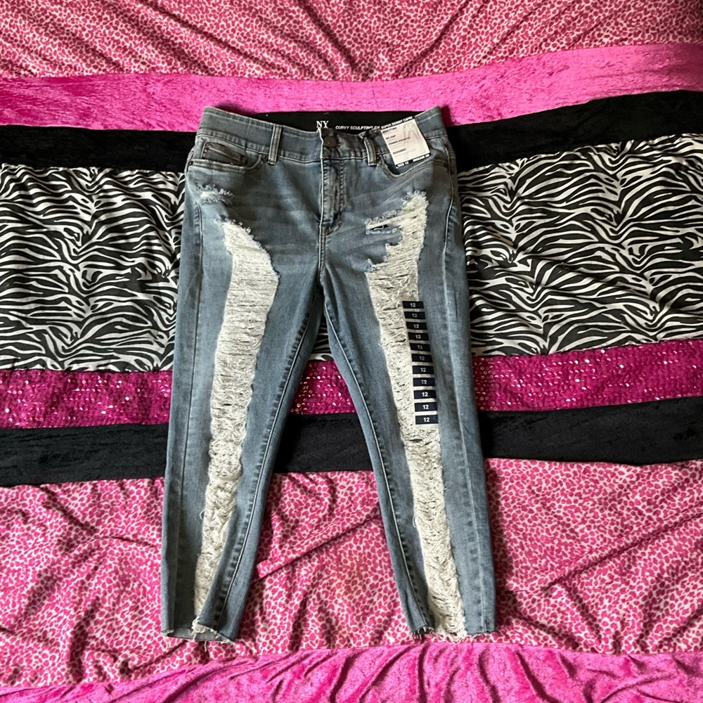 Women’s Distressed Denim Capris